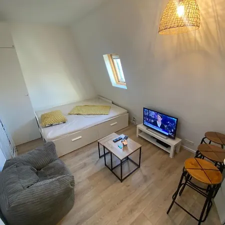 Studio Calme Et Refait A Neuf Paris